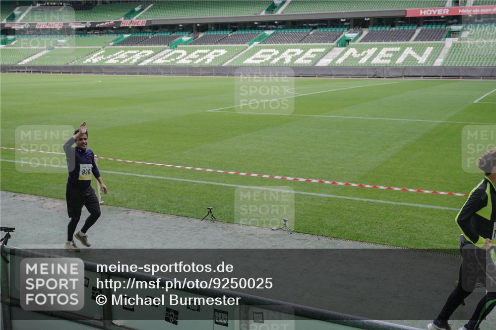 05.10.2025 - 20. swb-Marathon Bremen Michael Burmester http://msf.ph/oto/9250025 05.10.2025 10:40:03 Laufen im Stadion 7654, 7779, 7789, 7799, 7979, 9002, 9180, 9186, 9220, 9228, 9241, 9275, 9286, 9308, 9315, 9325, 9387, 9419, 9423, 9491, 9523, 9552, 9554, 9571, 9615, 9619, 9623, 9644, 9661, 9662, 9713, 9721, 9780, 9786, 9866, 9901, 9931, 9976, 10018, 10021, 10025, 10157, 10160, 10185, 10192, 10207, 10238, 10286, 10289, 10374, 10383, 10422, 10426, 10451, 10462, 10531, 10532, 10542, 10567, 10587, 10597, 10603, 10604, 10619, 10674, 10699, 10737, 10749, 11090, 11270, 7654, 9224 meine-sportfotos.de