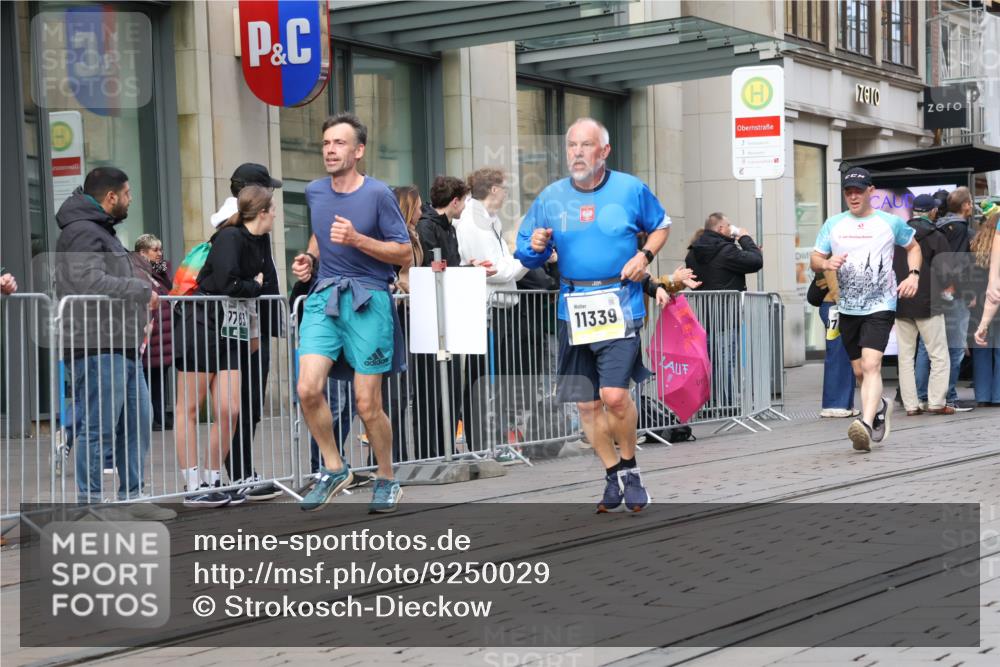 05.10.2025 - 20. swb-Marathon Bremen Strokosch-Dieckow http://msf.ph/oto/9250029 05.10.2025 10:53:42 Ziel 9313, 9402, 9456, 9520, 9548, 9701, 9807, 9835, 9900, 9935, 10019, 10046, 10075, 10163, 10484, 10533, 10616, 10631, 10662, 10696, 10785, 11151, 11152, 11203, 11303, 11339, 11347, 11432, 11445, 11449, 11533, 11593, 9313, 9402, 9456, 9520, 9548, 9701, 9807, 9835, 9900, 9935, 10019, 10046, 10075, 10163, 10484, 10533, 10616, 10631, 10662, 10696, 10785, 11151, 11152, 11203, 11303, 11339, 11347, 11432, 11445, 11449, 11533, 11593 meine-sportfotos.de