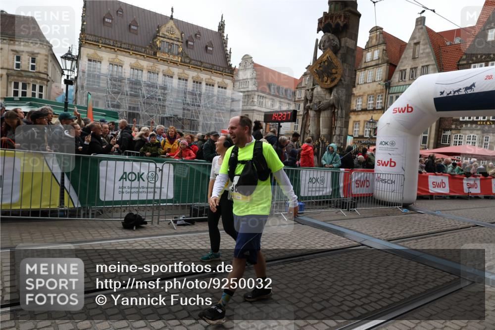 05.10.2025 - 20. swb-Marathon Bremen Yannick Fuchs http://msf.ph/oto/9250032 05.10.2025 11:13:26 Ziel 9891, 11332 meine-sportfotos.de