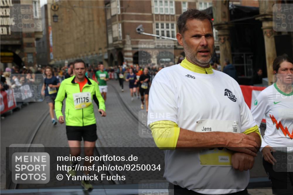05.10.2025 - 20. swb-Marathon Bremen Yannick Fuchs http://msf.ph/oto/9250034 05.10.2025 10:53:26 Ziel 7251, 9263, 9539, 9834, 9956, 10317, 10460, 10806, 10958, 10993, 11174, 11175, 11377, 11510, 11512 meine-sportfotos.de