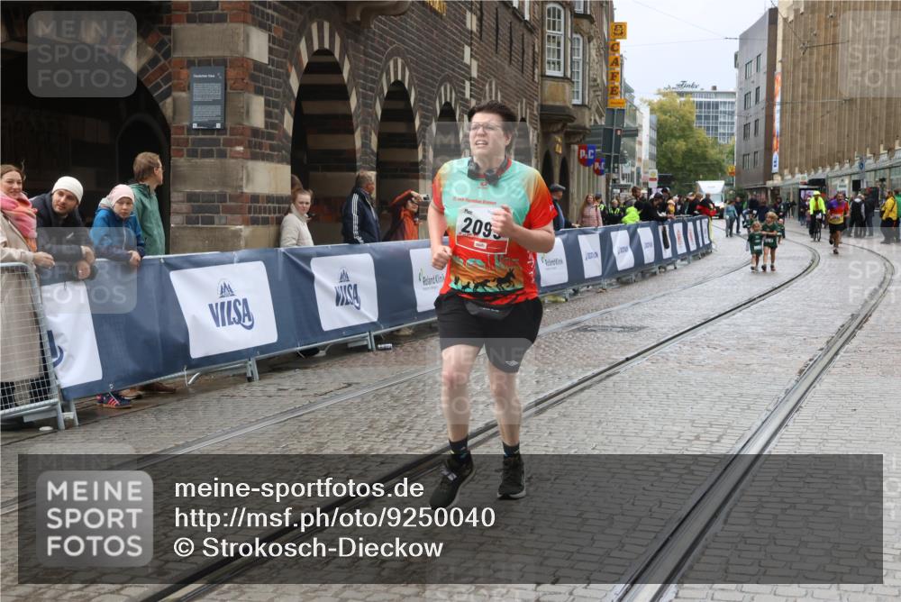 05.10.2025 - 20. swb-Marathon Bremen Strokosch-Dieckow http://msf.ph/oto/9250040 05.10.2025 15:28:00 Ziel 2095 meine-sportfotos.de