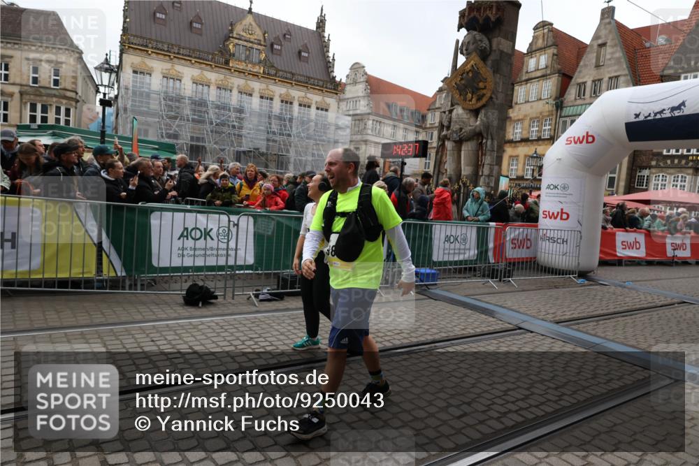 05.10.2025 - 20. swb-Marathon Bremen Yannick Fuchs http://msf.ph/oto/9250043 05.10.2025 11:13:26 Ziel 9891, 11332 meine-sportfotos.de