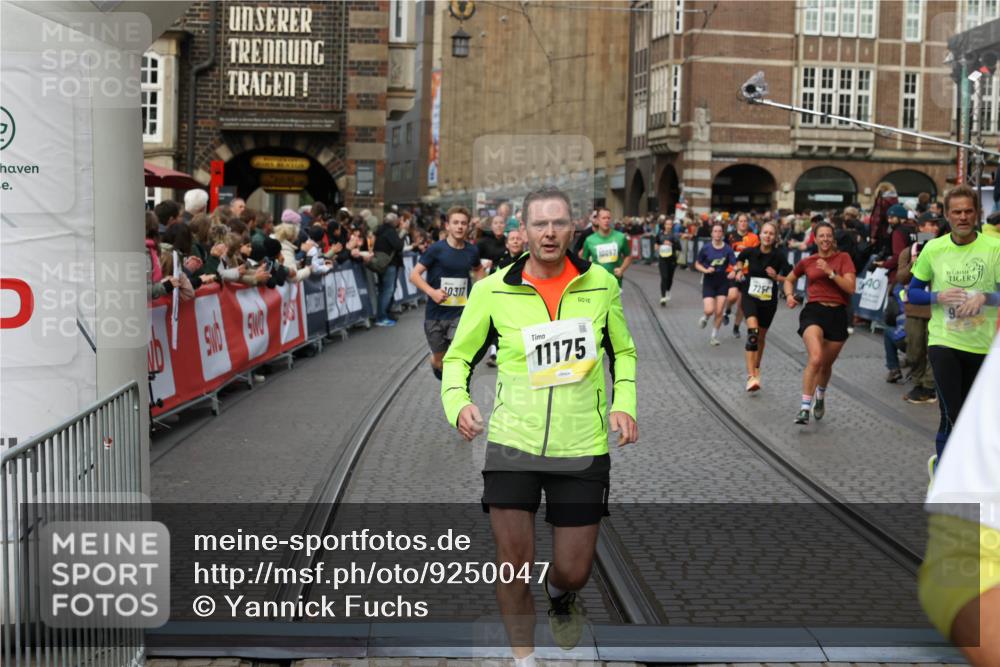 05.10.2025 - 20. swb-Marathon Bremen Yannick Fuchs http://msf.ph/oto/9250047 05.10.2025 10:53:26 Ziel 7251, 9263, 9539, 9834, 9956, 10317, 10460, 10806, 10958, 10993, 11174, 11175, 11377, 11510, 11512 meine-sportfotos.de