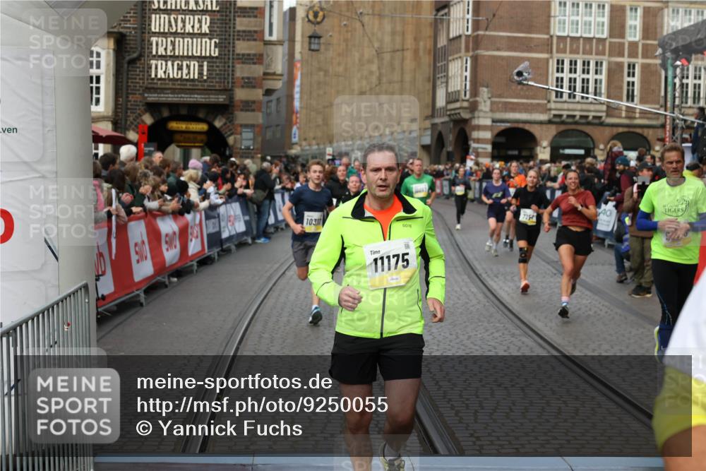 05.10.2025 - 20. swb-Marathon Bremen Yannick Fuchs http://msf.ph/oto/9250055 05.10.2025 10:53:26 Ziel 7251, 9263, 9539, 9834, 9956, 10317, 10460, 10806, 10958, 10993, 11174, 11175, 11377, 11510, 11512 meine-sportfotos.de