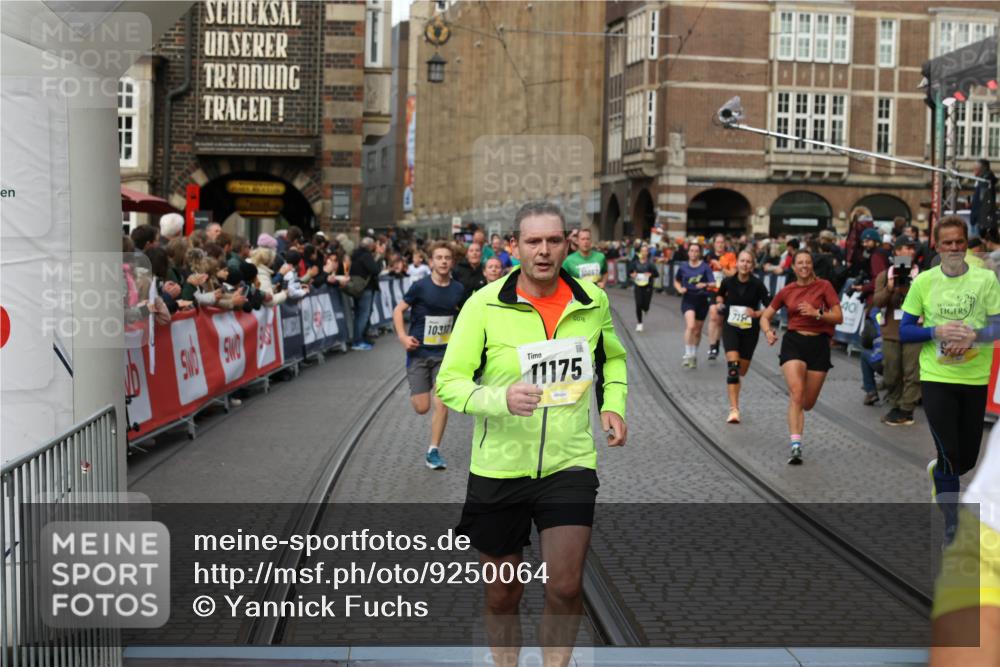 05.10.2025 - 20. swb-Marathon Bremen Yannick Fuchs http://msf.ph/oto/9250064 05.10.2025 10:53:26 Ziel 7251, 9263, 9539, 9834, 9956, 10317, 10460, 10806, 10958, 10993, 11174, 11175, 11377, 11510, 11512 meine-sportfotos.de