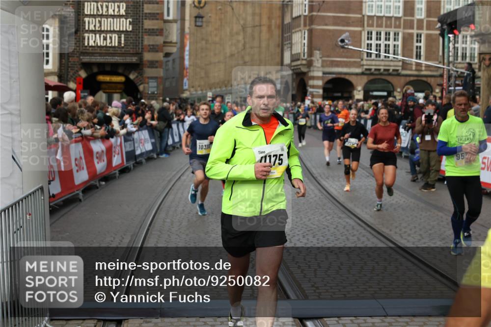 05.10.2025 - 20. swb-Marathon Bremen Yannick Fuchs http://msf.ph/oto/9250082 05.10.2025 10:53:26 Ziel 7251, 9263, 9539, 9834, 9956, 10317, 10460, 10806, 10958, 10993, 11174, 11175, 11377, 11510, 11512 meine-sportfotos.de