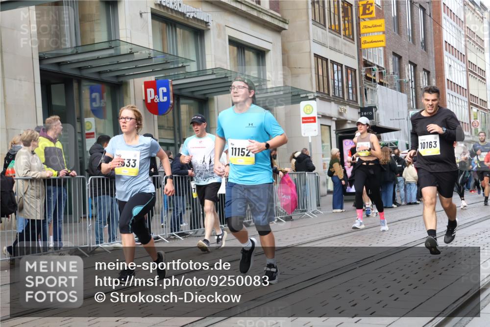 05.10.2025 - 20. swb-Marathon Bremen Strokosch-Dieckow http://msf.ph/oto/9250083 05.10.2025 10:53:44 Ziel 9313, 9402, 9456, 9520, 9548, 9574, 9701, 9807, 9835, 9900, 9935, 10019, 10046, 10075, 10163, 10234, 10484, 10533, 10616, 10631, 10662, 10696, 10785, 11151, 11152, 11203, 11303, 11339, 11347, 11432, 11445, 11449, 11533, 11593, 9313, 9402, 9456, 9520, 9548, 9574, 9701, 9807, 9835, 9900, 9935, 10019, 10046, 10075, 10163, 10234, 10484, 10533, 10616, 10631, 10662, 10696, 10785, 11151, 11152, 11203, 11303, 11339, 11347, 11432, 11445, 11449, 11533, 11593 meine-sportfotos.de