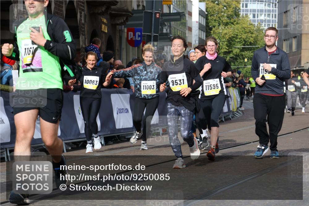05.10.2025 - 20. swb-Marathon Bremen Strokosch-Dieckow http://msf.ph/oto/9250085 05.10.2025 11:00:29 Ziel 7178, 7215, 9173, 9177, 9271, 9531, 10063, 10067, 10071, 10079, 10217, 10504, 10794, 10930, 11003, 11071, 11255, 11511, 11534, 11595, 11610, 11619 meine-sportfotos.de