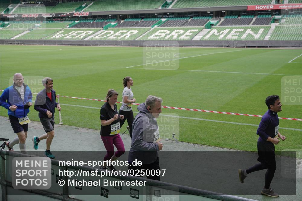 05.10.2025 - 20. swb-Marathon Bremen Michael Burmester http://msf.ph/oto/9250097 05.10.2025 10:40:05 Laufen im Stadion 7779, 7789, 7799, 7979, 9002, 9180, 9186, 9220, 9228, 9241, 9275, 9286, 9308, 9315, 9325, 9387, 9419, 9423, 9491, 9523, 9552, 9554, 9571, 9615, 9619, 9623, 9644, 9661, 9662, 9713, 9721, 9780, 9786, 9866, 9901, 9931, 9976, 10025, 10157, 10160, 10185, 10192, 10193, 10207, 10238, 10286, 10289, 10374, 10383, 10422, 10426, 10451, 10462, 10531, 10532, 10542, 10567, 10587, 10597, 10603, 10604, 10619, 10674, 10699, 10737, 10749, 11090, 11270, 7654, 9224 meine-sportfotos.de