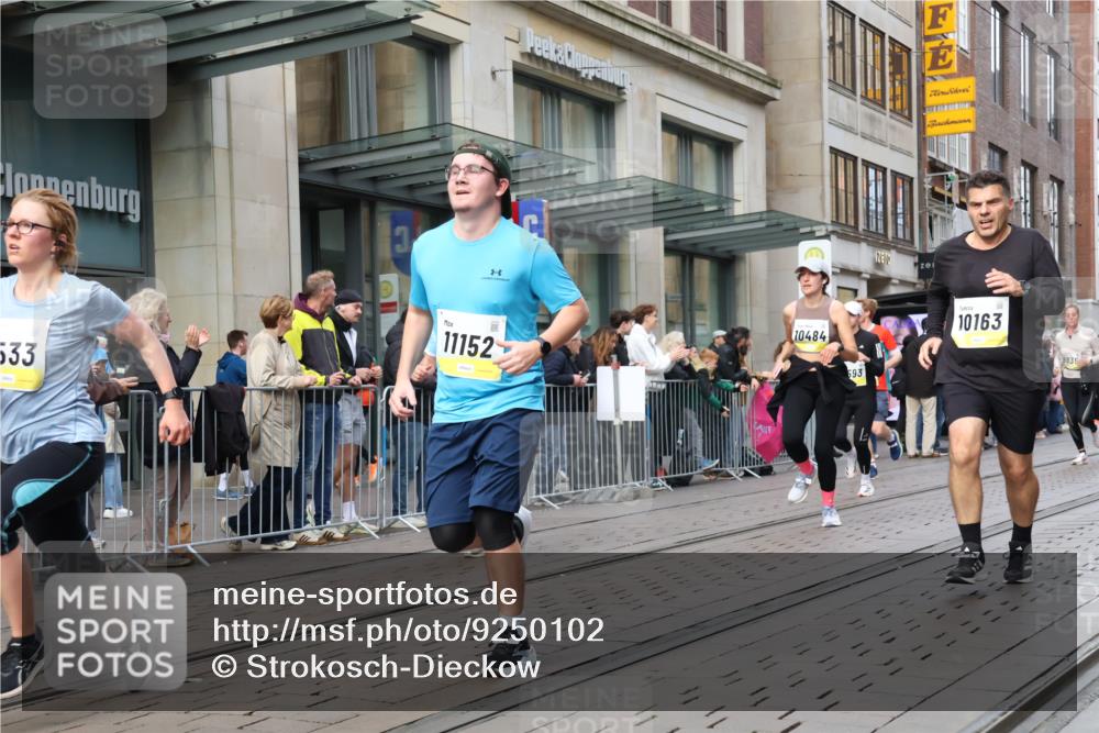 05.10.2025 - 20. swb-Marathon Bremen Strokosch-Dieckow http://msf.ph/oto/9250102 05.10.2025 10:53:45 Ziel 9313, 9402, 9456, 9520, 9548, 9574, 9701, 9807, 9835, 9900, 9935, 10019, 10046, 10075, 10163, 10234, 10402, 10484, 10533, 10616, 10631, 10662, 10785, 11151, 11152, 11203, 11303, 11339, 11347, 11432, 11449, 11533, 11593, 9313, 9402, 9456, 9520, 9548, 9574, 9701, 9807, 9835, 9900, 9935, 10019, 10046, 10075, 10163, 10234, 10402, 10484, 10533, 10616, 10631, 10662, 10785, 11151, 11152, 11203, 11303, 11339, 11347, 11432, 11449, 11533, 11593 meine-sportfotos.de