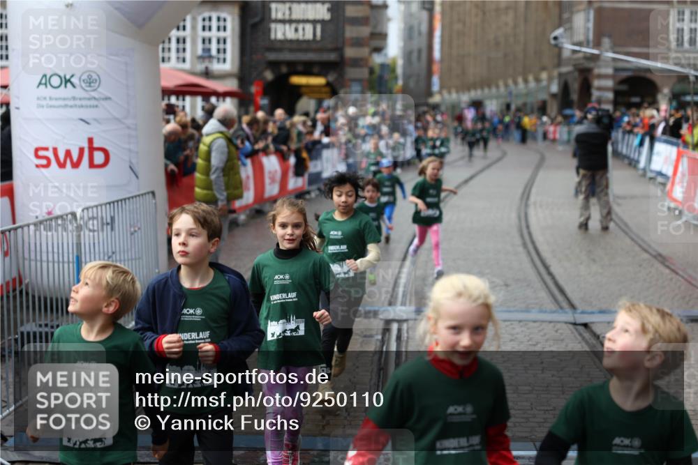 05.10.2025 - 20. swb-Marathon Bremen Yannick Fuchs http://msf.ph/oto/9250110 05.10.2025 15:21:31 Ziel  meine-sportfotos.de