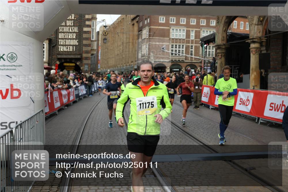 05.10.2025 - 20. swb-Marathon Bremen Yannick Fuchs http://msf.ph/oto/9250111 05.10.2025 10:53:27 Ziel 7193, 7251, 9263, 9539, 9717, 9956, 10057, 10317, 10806, 10958, 10993, 11174, 11175, 11377, 11510, 11512 meine-sportfotos.de