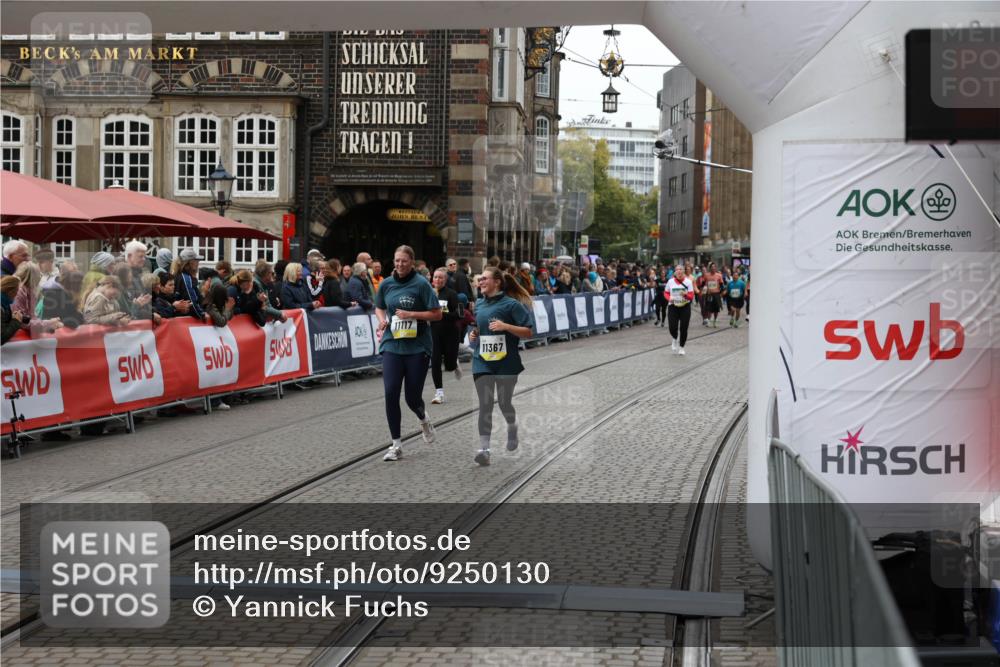 05.10.2025 - 20. swb-Marathon Bremen Yannick Fuchs http://msf.ph/oto/9250130 05.10.2025 11:13:34 Ziel 10273, 11117, 11367 meine-sportfotos.de