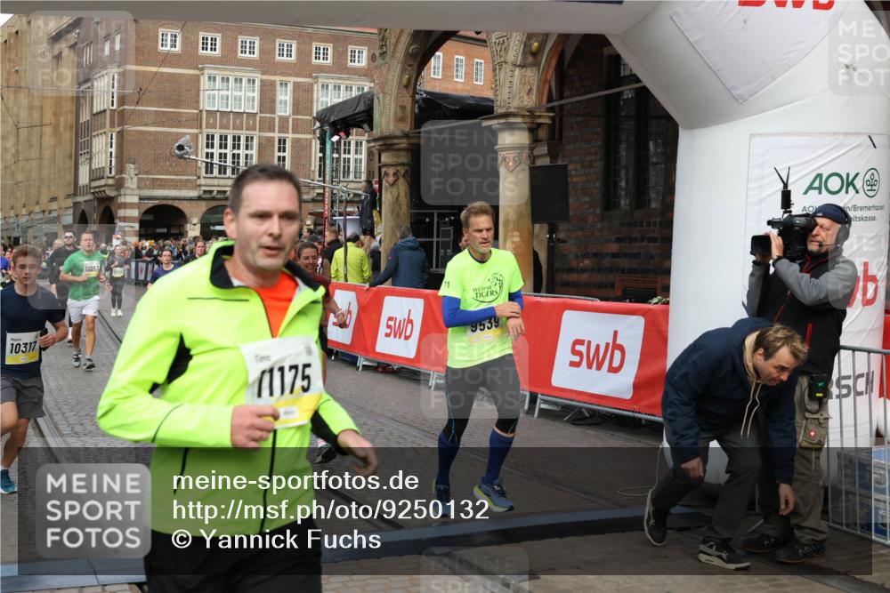 05.10.2025 - 20. swb-Marathon Bremen Yannick Fuchs http://msf.ph/oto/9250132 05.10.2025 10:53:27 Ziel 7193, 7251, 9263, 9539, 9717, 9956, 10057, 10317, 10806, 10958, 10993, 11174, 11175, 11377, 11510, 11512 meine-sportfotos.de