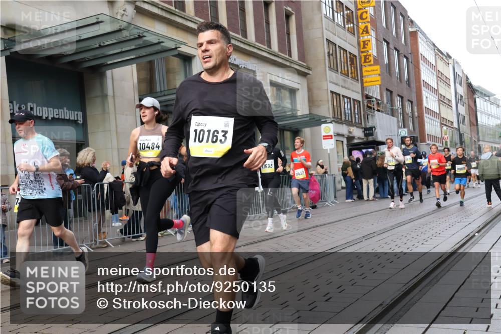 05.10.2025 - 20. swb-Marathon Bremen Strokosch-Dieckow http://msf.ph/oto/9250135 05.10.2025 10:53:46 Ziel 9313, 9402, 9456, 9520, 9548, 9574, 9807, 9835, 9900, 9935, 10019, 10046, 10075, 10163, 10234, 10402, 10484, 10533, 10616, 10631, 10662, 10785, 11151, 11152, 11203, 11303, 11339, 11347, 11432, 11449, 11533, 11593, 9313, 9402, 9456, 9520, 9548, 9574, 9807, 9835, 9900, 9935, 10019, 10046, 10075, 10163, 10234, 10402, 10484, 10533, 10616, 10631, 10662, 10785, 11151, 11152, 11203, 11303, 11339, 11347, 11432, 11449, 11533, 11593 meine-sportfotos.de