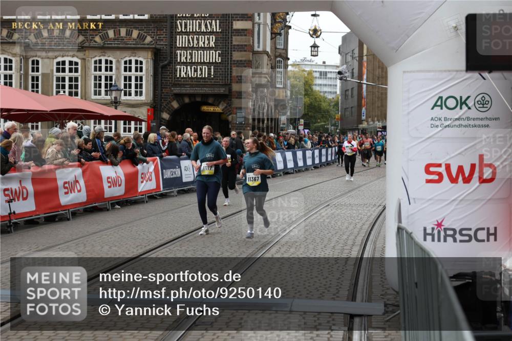 05.10.2025 - 20. swb-Marathon Bremen Yannick Fuchs http://msf.ph/oto/9250140 05.10.2025 11:13:34 Ziel 10273, 11117, 11367 meine-sportfotos.de