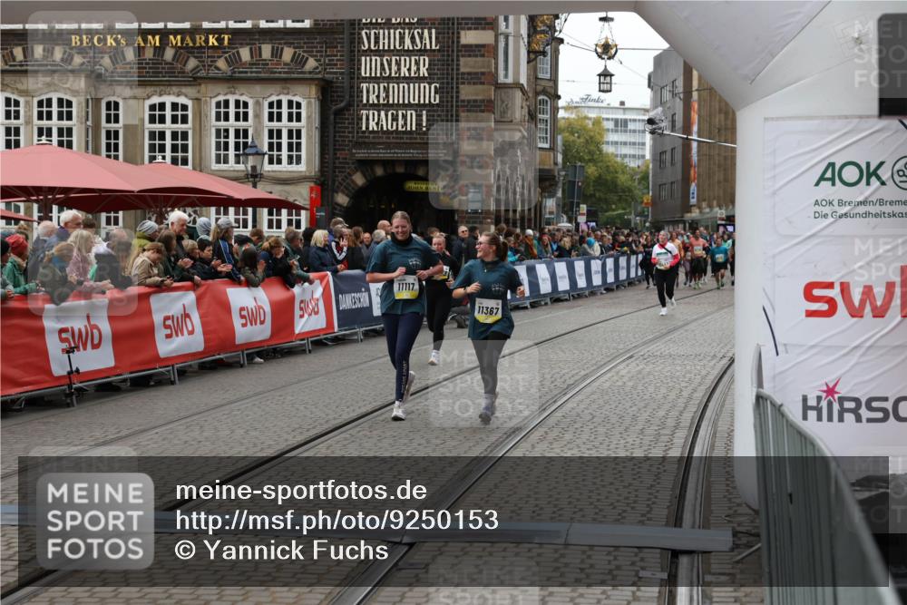 05.10.2025 - 20. swb-Marathon Bremen Yannick Fuchs http://msf.ph/oto/9250153 05.10.2025 11:13:34 Ziel 10273, 11117, 11367 meine-sportfotos.de