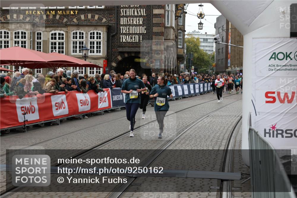 05.10.2025 - 20. swb-Marathon Bremen Yannick Fuchs http://msf.ph/oto/9250162 05.10.2025 11:13:34 Ziel 10273, 11117, 11367 meine-sportfotos.de