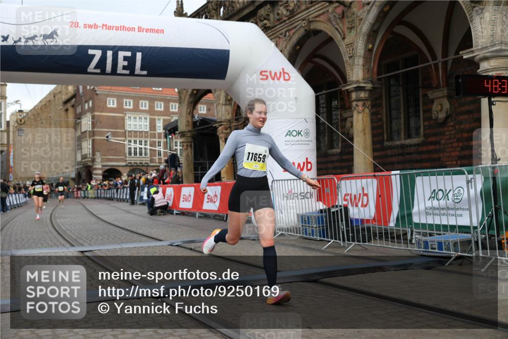 05.10.2025 - 20. swb-Marathon Bremen Yannick Fuchs http://msf.ph/oto/9250169 05.10.2025 10:44:27 Ziel 10044, 10666, 10816, 11659 meine-sportfotos.de
