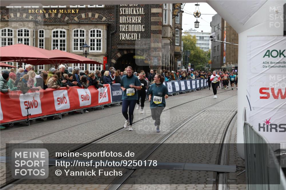 05.10.2025 - 20. swb-Marathon Bremen Yannick Fuchs http://msf.ph/oto/9250178 05.10.2025 11:13:34 Ziel 10273, 11117, 11367 meine-sportfotos.de