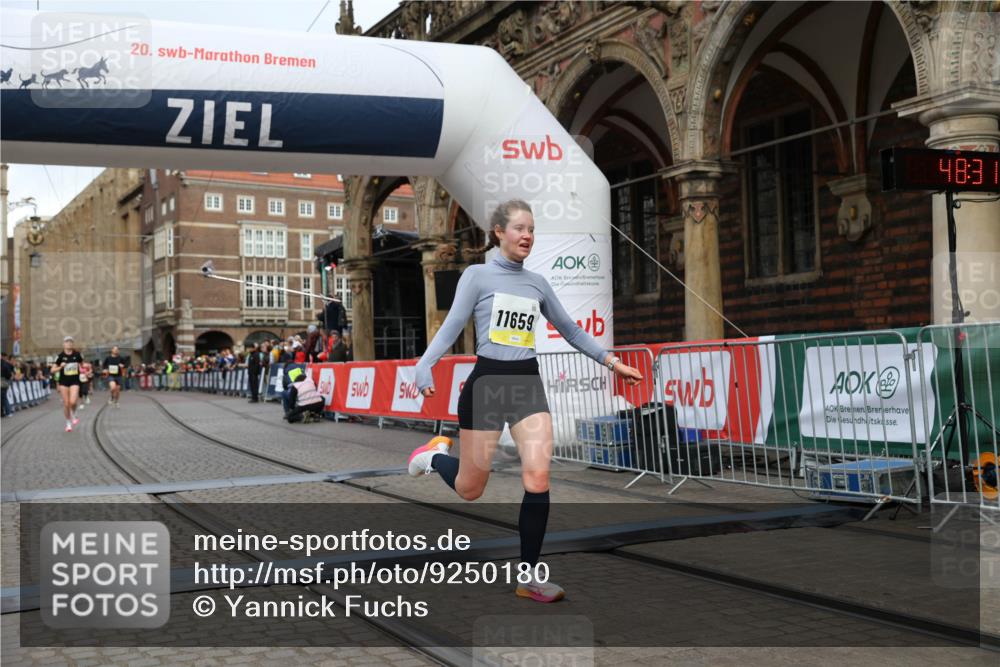 05.10.2025 - 20. swb-Marathon Bremen Yannick Fuchs http://msf.ph/oto/9250180 05.10.2025 10:44:27 Ziel 10044, 10666, 10816, 11659 meine-sportfotos.de