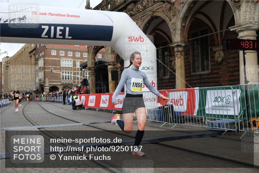 05.10.2025 - 20. swb-Marathon Bremen Yannick Fuchs http://msf.ph/oto/9250187 05.10.2025 10:44:27 Ziel 10044, 10666, 10816, 11659 meine-sportfotos.de