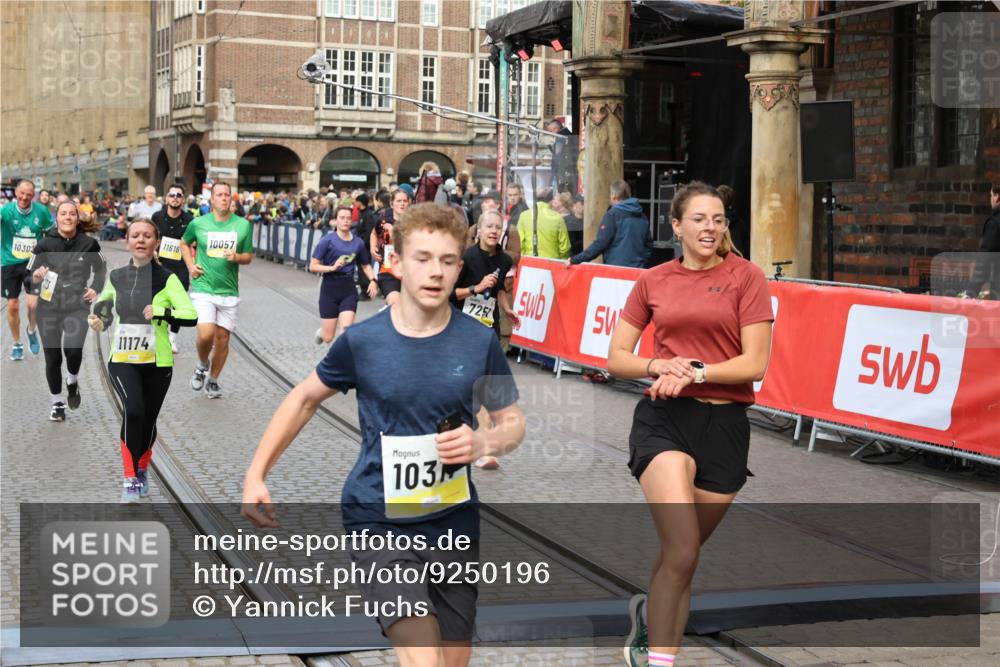 05.10.2025 - 20. swb-Marathon Bremen Yannick Fuchs http://msf.ph/oto/9250196 05.10.2025 10:53:28 Ziel 7193, 7251, 9263, 9539, 9717, 9868, 9956, 10057, 10317, 10806, 10993, 11174, 11175, 11510 meine-sportfotos.de