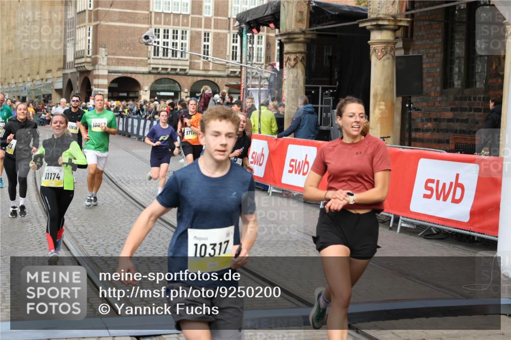 05.10.2025 - 20. swb-Marathon Bremen Yannick Fuchs http://msf.ph/oto/9250200 05.10.2025 10:53:28 Ziel 7193, 7251, 9263, 9539, 9717, 9868, 9956, 10057, 10317, 10806, 10993, 11174, 11175, 11510 meine-sportfotos.de