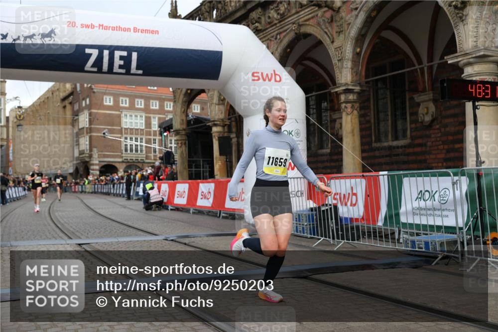 05.10.2025 - 20. swb-Marathon Bremen Yannick Fuchs http://msf.ph/oto/9250203 05.10.2025 10:44:27 Ziel 10044, 10666, 10816, 11659 meine-sportfotos.de