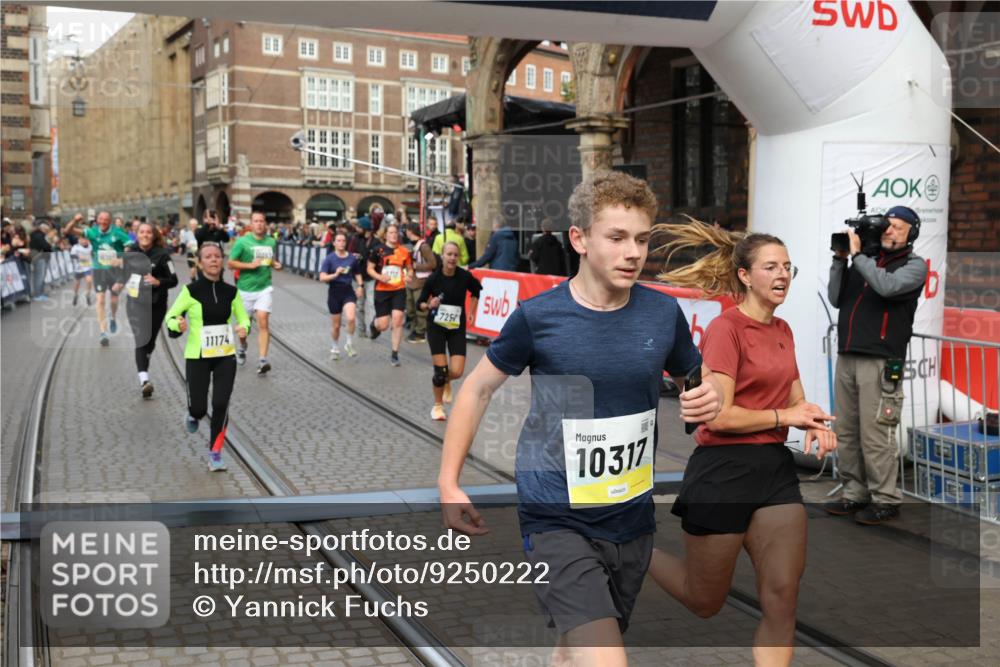 05.10.2025 - 20. swb-Marathon Bremen Yannick Fuchs http://msf.ph/oto/9250222 05.10.2025 10:53:29 Ziel 7193, 7251, 9263, 9539, 9717, 9868, 9956, 10057, 10302, 10317, 10335, 10806, 10993, 11174, 11175, 11510, 11616 meine-sportfotos.de
