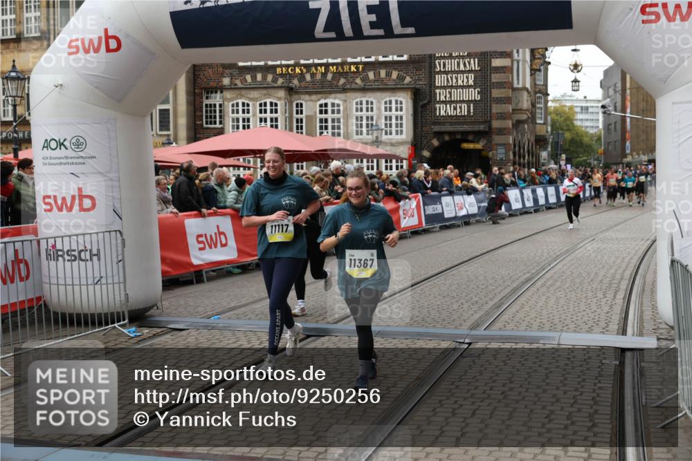 05.10.2025 - 20. swb-Marathon Bremen Yannick Fuchs http://msf.ph/oto/9250256 05.10.2025 11:13:37 Ziel 10273, 11117, 11367 meine-sportfotos.de
