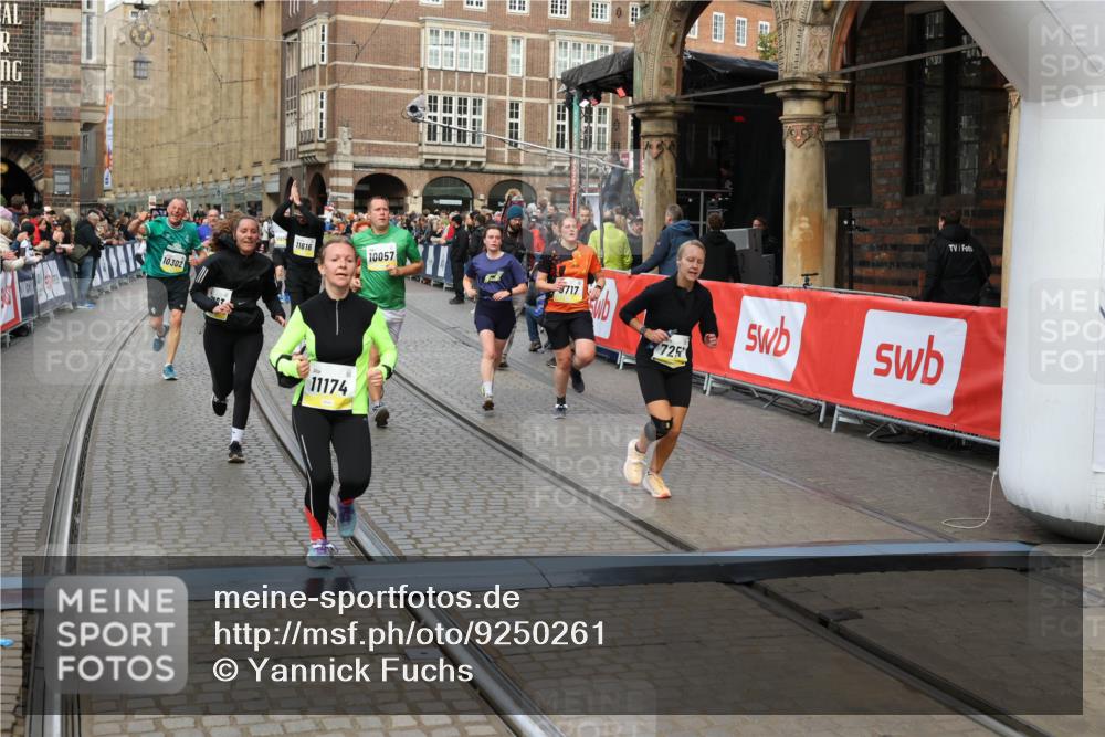05.10.2025 - 20. swb-Marathon Bremen Yannick Fuchs http://msf.ph/oto/9250261 05.10.2025 10:53:29 Ziel 7193, 7251, 9263, 9539, 9717, 9868, 9956, 10057, 10302, 10317, 10335, 10806, 10993, 11174, 11175, 11510, 11616 meine-sportfotos.de
