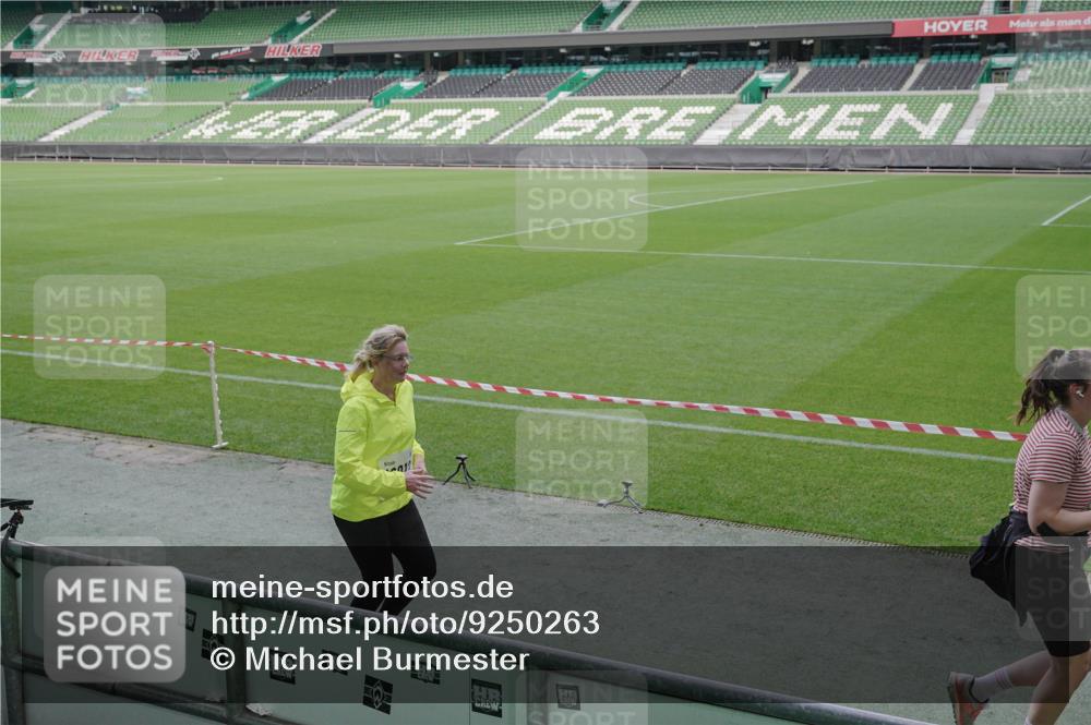 05.10.2025 - 20. swb-Marathon Bremen Michael Burmester http://msf.ph/oto/9250263 05.10.2025 10:40:13 Laufen im Stadion 7779, 7789, 7799, 9180, 9186, 9220, 9241, 9275, 9286, 9308, 9387, 9419, 9423, 9440, 9491, 9552, 9554, 9571, 9615, 9619, 9623, 9661, 9662, 9690, 9721, 9780, 9786, 9866, 9901, 9931, 9976, 10001, 10025, 10135, 10157, 10160, 10168, 10185, 10192, 10193, 10243, 10286, 10343, 10383, 10419, 10422, 10451, 10462, 10532, 10542, 10563, 10580, 10587, 10597, 10603, 10604, 10619, 10674, 10699, 10737, 11090, 11270, 7654, 7979, 9002, 9180, 9224 meine-sportfotos.de