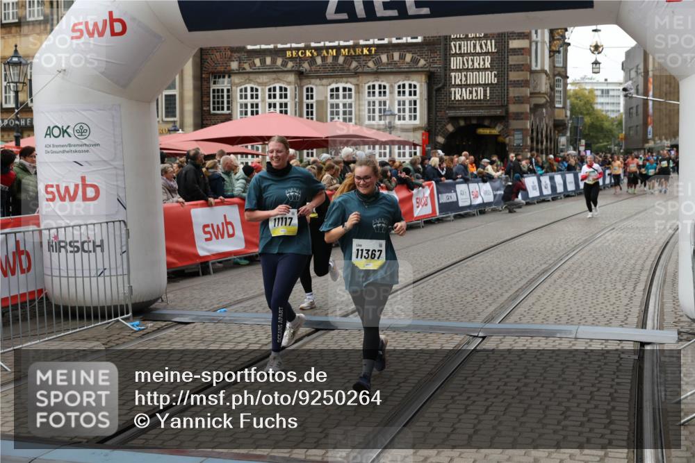 05.10.2025 - 20. swb-Marathon Bremen Yannick Fuchs http://msf.ph/oto/9250264 05.10.2025 11:13:37 Ziel 10273, 11117, 11367 meine-sportfotos.de