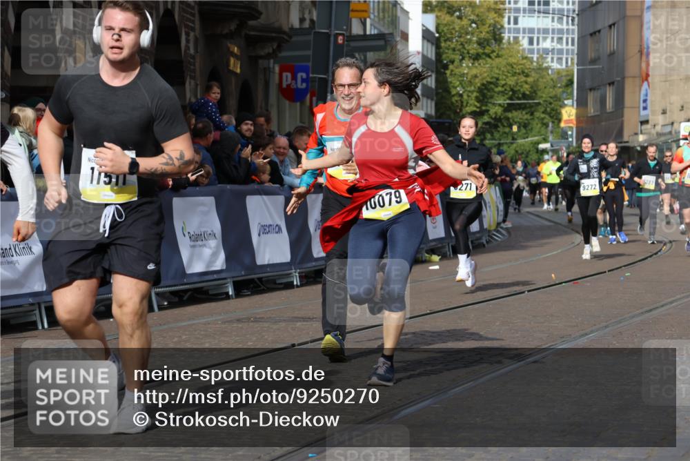 05.10.2025 - 20. swb-Marathon Bremen Strokosch-Dieckow http://msf.ph/oto/9250270 05.10.2025 11:00:35 Ziel 7178, 9177, 9271, 9272, 9531, 9858, 10063, 10079, 10518, 11003, 11034, 11071, 11162, 11255, 11511, 11534, 11610 meine-sportfotos.de