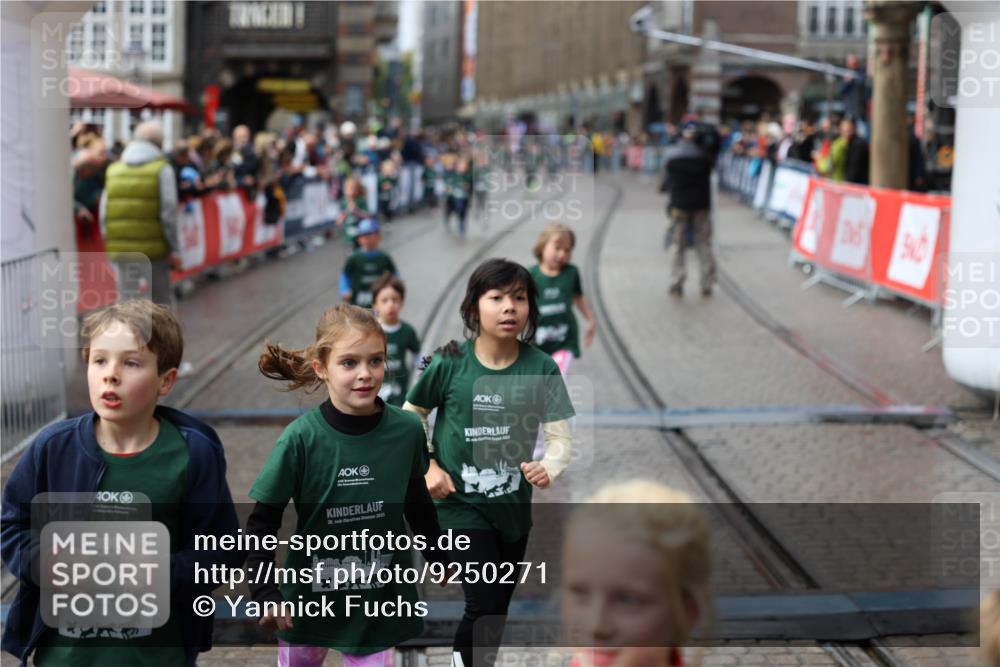 05.10.2025 - 20. swb-Marathon Bremen Yannick Fuchs http://msf.ph/oto/9250271 05.10.2025 15:21:32 Ziel  meine-sportfotos.de