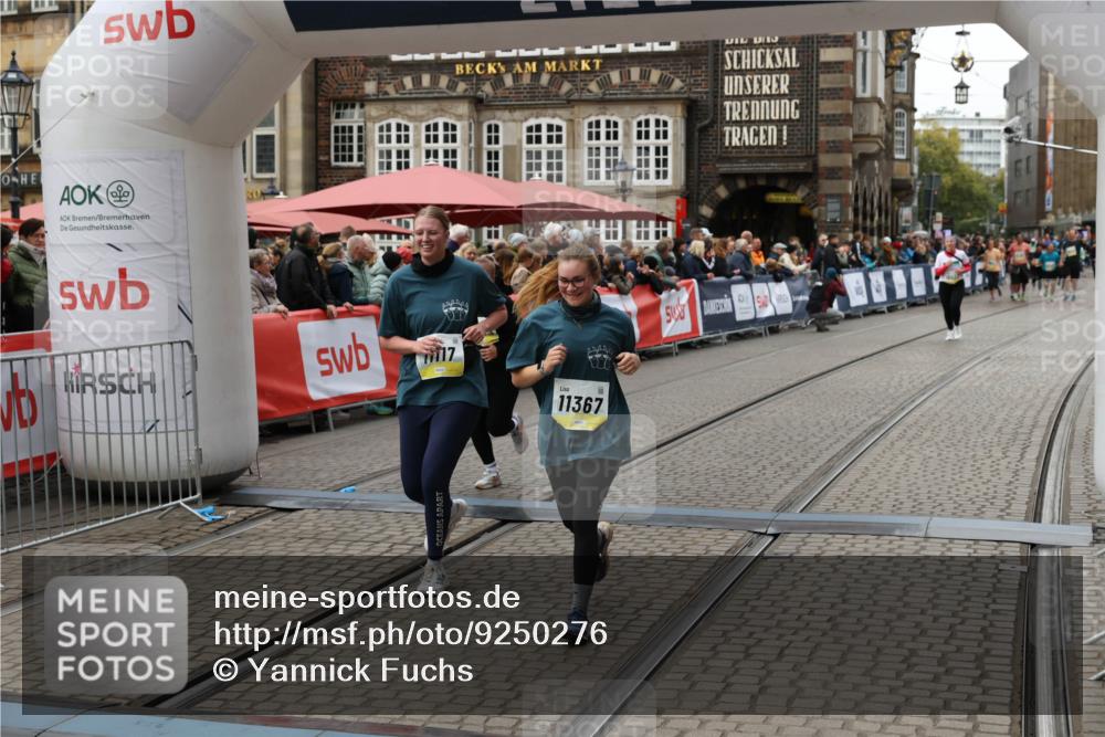05.10.2025 - 20. swb-Marathon Bremen Yannick Fuchs http://msf.ph/oto/9250276 05.10.2025 11:13:37 Ziel 10273, 11117, 11367 meine-sportfotos.de