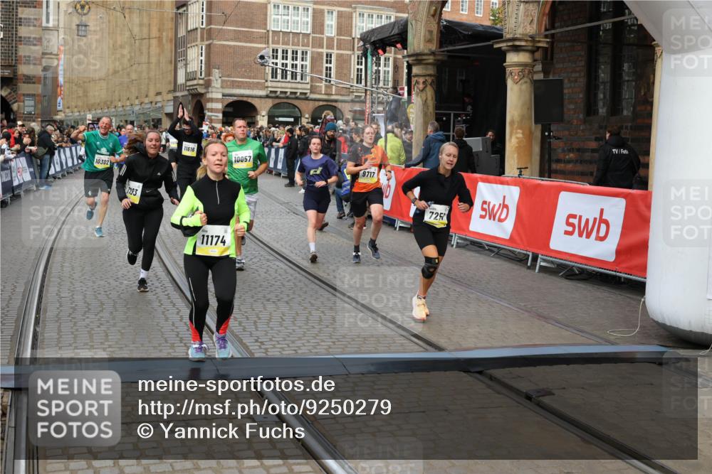 05.10.2025 - 20. swb-Marathon Bremen Yannick Fuchs http://msf.ph/oto/9250279 05.10.2025 10:53:29 Ziel 7193, 7251, 9263, 9539, 9717, 9868, 9956, 10057, 10302, 10317, 10335, 10806, 10993, 11174, 11175, 11510, 11616 meine-sportfotos.de
