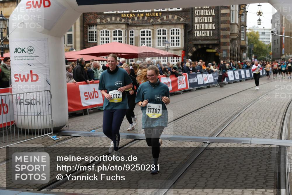 05.10.2025 - 20. swb-Marathon Bremen Yannick Fuchs http://msf.ph/oto/9250281 05.10.2025 11:13:37 Ziel 10273, 11117, 11367 meine-sportfotos.de