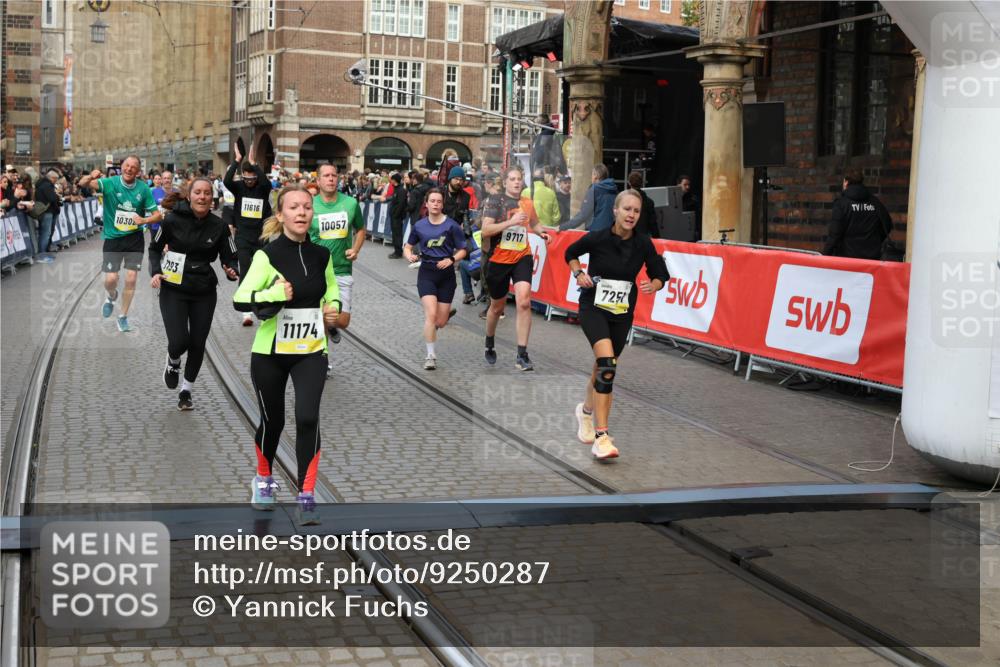 05.10.2025 - 20. swb-Marathon Bremen Yannick Fuchs http://msf.ph/oto/9250287 05.10.2025 10:53:29 Ziel 7193, 7251, 9263, 9539, 9717, 9868, 9956, 10057, 10302, 10317, 10335, 10806, 10993, 11174, 11175, 11510, 11616 meine-sportfotos.de