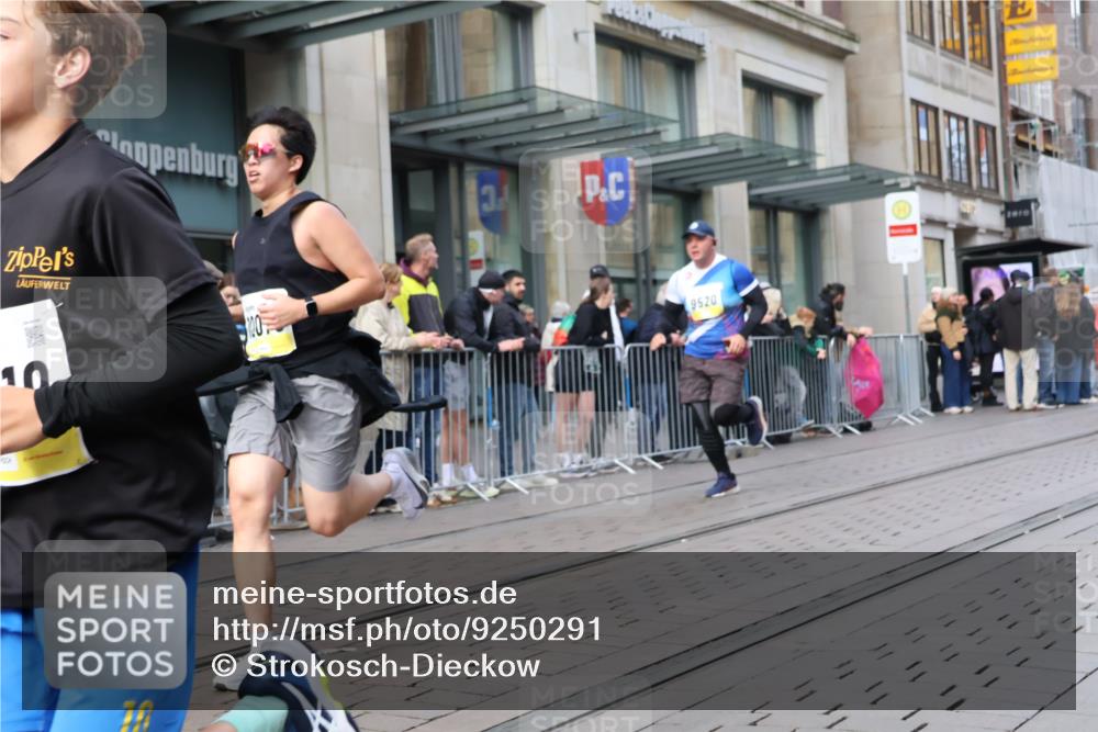 05.10.2025 - 20. swb-Marathon Bremen Strokosch-Dieckow http://msf.ph/oto/9250291 05.10.2025 10:53:50 Ziel 9313, 9402, 9520, 9548, 9574, 9807, 9835, 9900, 9935, 10019, 10075, 10163, 10234, 10402, 10533, 10631, 10662, 10785, 10915, 11040, 11151, 11152, 11203, 11303, 11339, 11347, 11432, 11449, 11593, 9313, 9402, 9520, 9548, 9574, 9807, 9835, 9900, 9935, 10019, 10075, 10163, 10234, 10402, 10533, 10631, 10662, 10785, 10915, 11040, 11151, 11152, 11203, 11303, 11339, 11347, 11432, 11449, 11593 meine-sportfotos.de
