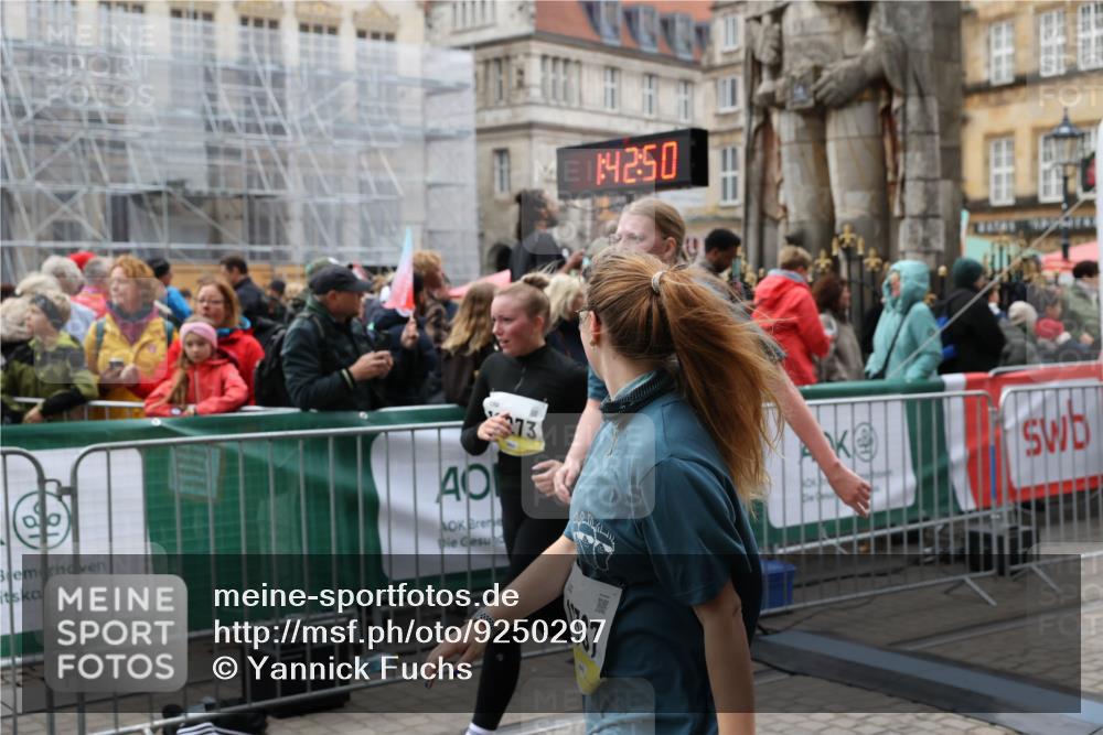 05.10.2025 - 20. swb-Marathon Bremen Yannick Fuchs http://msf.ph/oto/9250297 05.10.2025 11:13:39 Ziel 10273, 11117, 11367 meine-sportfotos.de