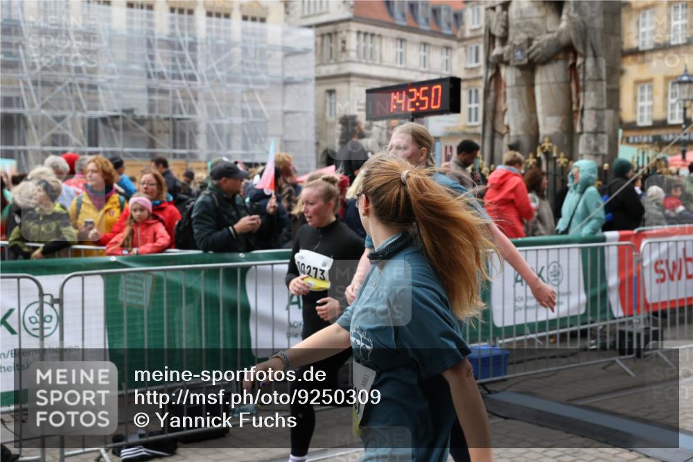 05.10.2025 - 20. swb-Marathon Bremen Yannick Fuchs http://msf.ph/oto/9250309 05.10.2025 11:13:40 Ziel 10273, 11117, 11367 meine-sportfotos.de
