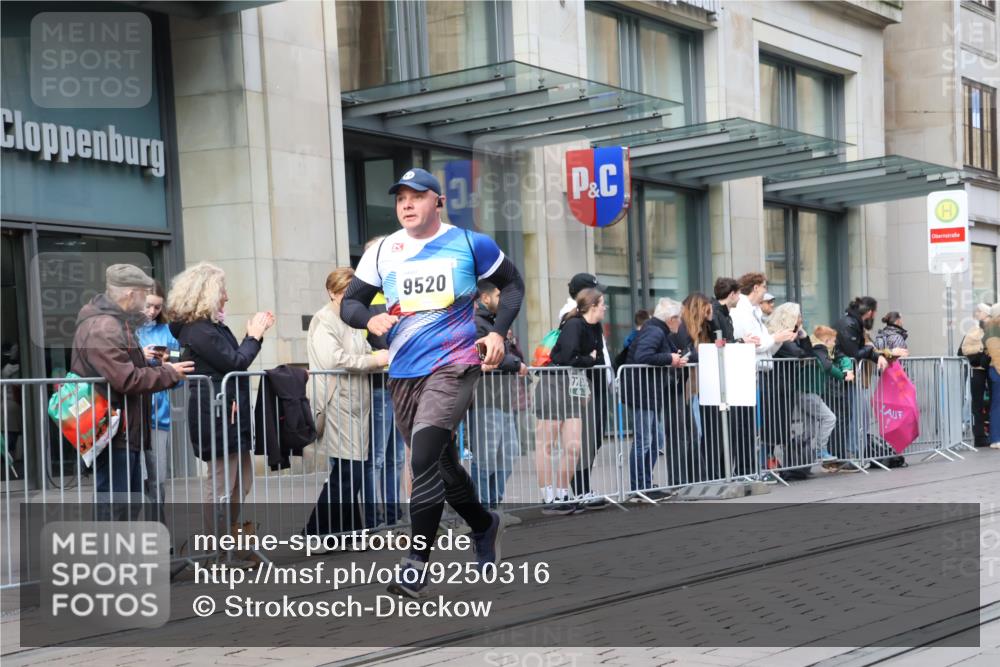 05.10.2025 - 20. swb-Marathon Bremen Strokosch-Dieckow http://msf.ph/oto/9250316 05.10.2025 10:53:51 Ziel 9313, 9402, 9407, 9520, 9574, 9807, 9835, 9900, 9935, 10019, 10075, 10163, 10234, 10402, 10533, 10631, 10662, 10915, 11040, 11151, 11152, 11203, 11303, 11339, 11347, 11432, 11449, 11593, 9313, 9402, 9407, 9520, 9574, 9807, 9835, 9900, 9935, 10019, 10075, 10163, 10234, 10402, 10533, 10631, 10662, 10915, 11040, 11151, 11152, 11203, 11303, 11339, 11347, 11432, 11449, 11593 meine-sportfotos.de