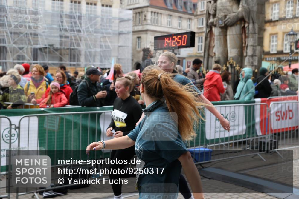 05.10.2025 - 20. swb-Marathon Bremen Yannick Fuchs http://msf.ph/oto/9250317 05.10.2025 11:13:40 Ziel 10273, 11117, 11367 meine-sportfotos.de