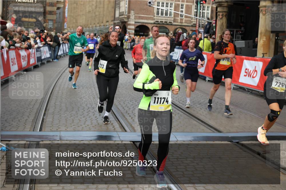 05.10.2025 - 20. swb-Marathon Bremen Yannick Fuchs http://msf.ph/oto/9250323 05.10.2025 10:53:30 Ziel 7193, 7251, 9263, 9539, 9717, 9868, 9956, 10057, 10302, 10317, 10335, 10806, 10993, 11174, 11175, 11510, 11616 meine-sportfotos.de