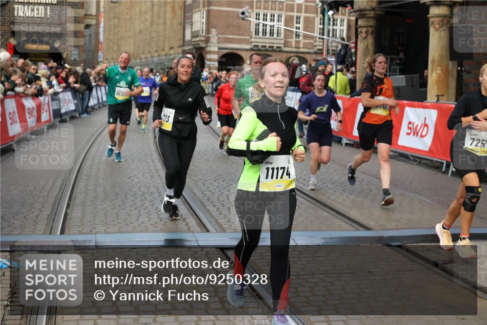 05.10.2025 - 20. swb-Marathon Bremen Yannick Fuchs http://msf.ph/oto/9250328 05.10.2025 10:53:30 Ziel 7193, 7251, 9263, 9539, 9717, 9868, 9956, 10057, 10302, 10317, 10335, 10806, 10993, 11174, 11175, 11510, 11616 meine-sportfotos.de