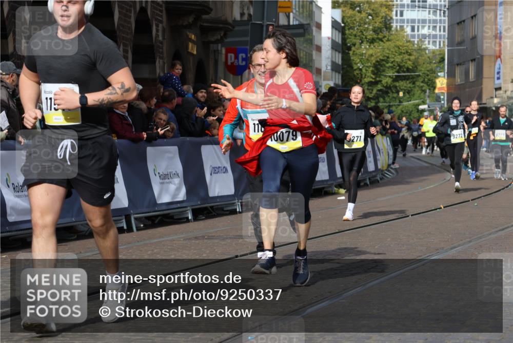 05.10.2025 - 20. swb-Marathon Bremen Strokosch-Dieckow http://msf.ph/oto/9250337 05.10.2025 11:00:35 Ziel 7178, 9177, 9271, 9272, 9531, 9858, 10063, 10079, 10518, 11003, 11034, 11071, 11162, 11255, 11511, 11534, 11610 meine-sportfotos.de