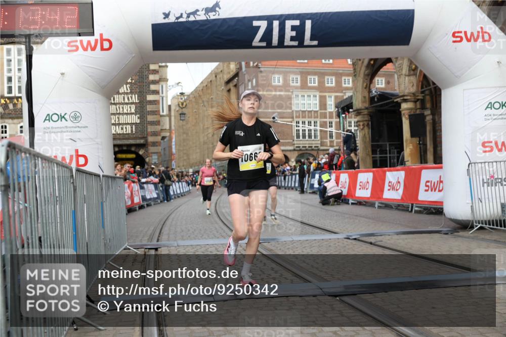 05.10.2025 - 20. swb-Marathon Bremen Yannick Fuchs http://msf.ph/oto/9250342 05.10.2025 10:44:31 Ziel 9361, 10505, 10666, 11659 meine-sportfotos.de