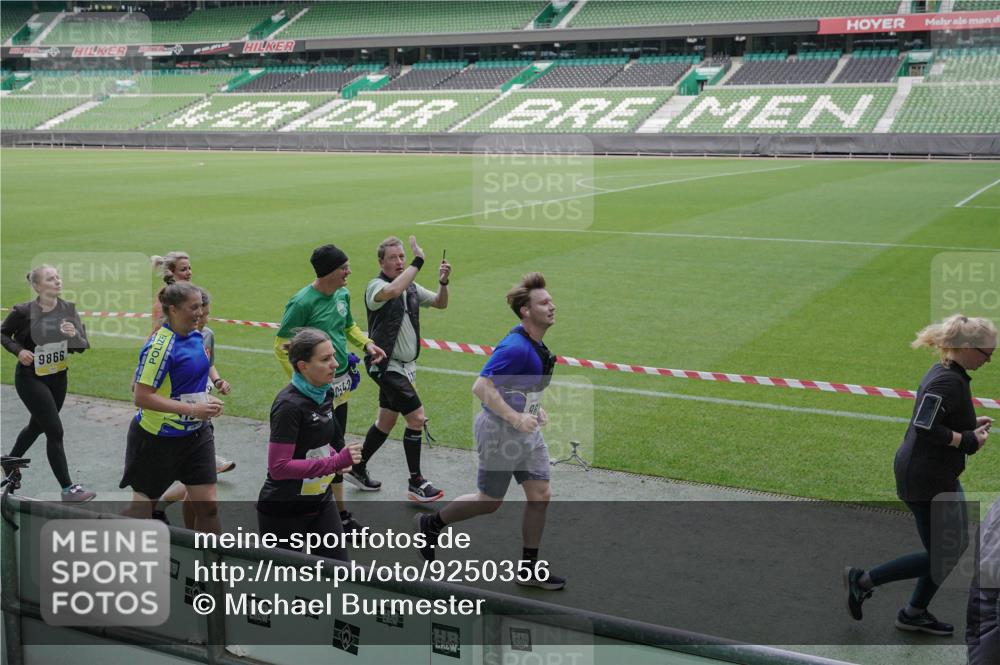05.10.2025 - 20. swb-Marathon Bremen Michael Burmester http://msf.ph/oto/9250356 05.10.2025 10:40:18 Laufen im Stadion 7779, 7789, 7799, 8111, 9186, 9220, 9241, 9245, 9275, 9286, 9308, 9321, 9387, 9419, 9423, 9440, 9466, 9491, 9552, 9554, 9571, 9615, 9619, 9623, 9661, 9662, 9690, 9712, 9721, 9780, 9786, 9866, 9901, 9931, 9976, 10001, 10025, 10081, 10135, 10157, 10160, 10168, 10185, 10192, 10193, 10243, 10286, 10343, 10383, 10419, 10422, 10451, 10532, 10542, 10563, 10580, 10587, 10597, 10603, 10604, 10619, 10674, 10699, 10737, 11090, 11270, 7654, 7789, 7979, 9002, 9180, 9186, 9224 meine-sportfotos.de